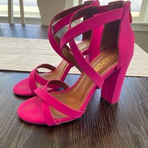 Women's Strappy Block Heel Sandals in Fuchsia